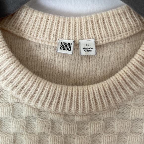 UUU Uniqlo Cream Basket Weave Crewneck Sweater - Picture 2 of 3